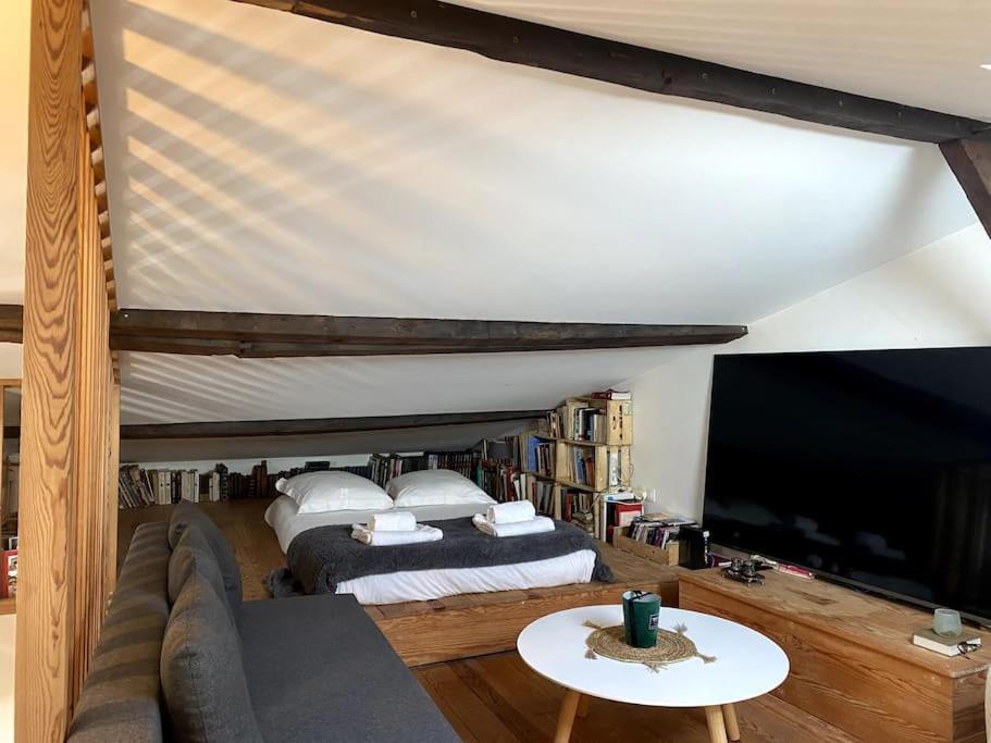 Charme Et Calme Au Coeur De Bordeaux Apartment Luaran gambar